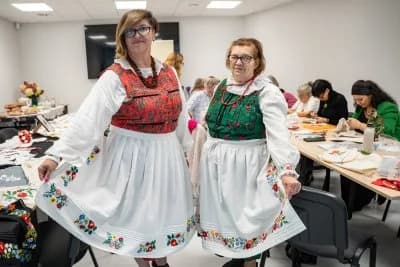 Sieradzka róża: koło haftowników pielęgnuje tradycję i przygotowuje wystawę w Sieradzkim Centrum Kultury
